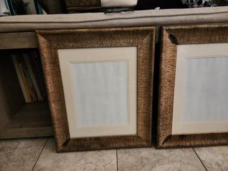 2 Gold Pictures Frams 