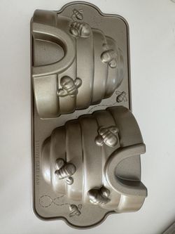 🍯 Williams Sonoma Beehive Cake Pan - Sweet Deal! 🍯