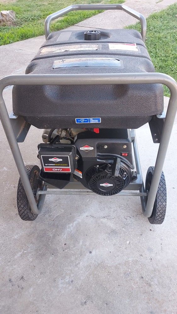 Briggs And Stratton 5500/8250 Generator for Sale in Fort Worth, TX