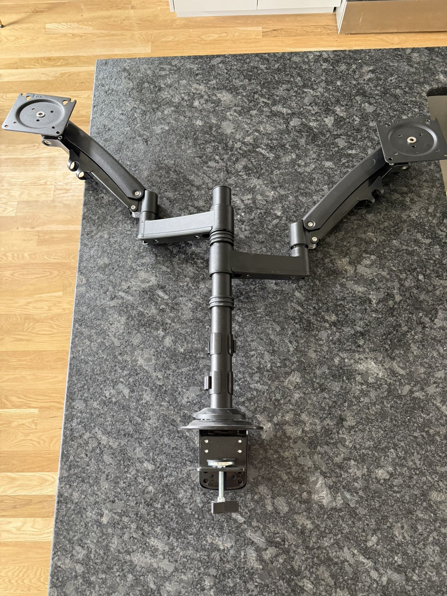 ErGear Dual Monitor Mount (Twist Clamp/Drill Free)