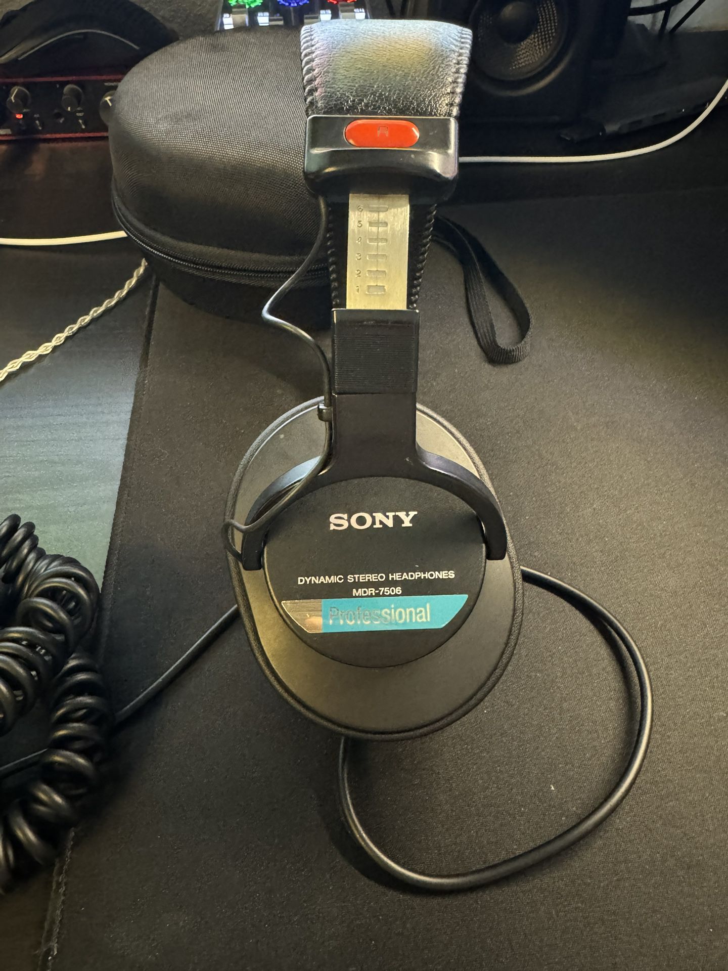 Sony MDR-7506 Professional Studio Headphones 