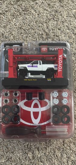 M2 Machines 1985 Toyota Build kit