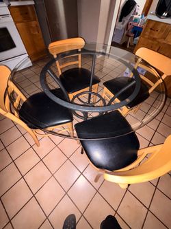 Round Glass Top Garden Table with 4 Chairs