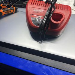Milwaukee M12 Charger 