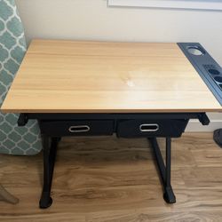 Free Art Table 