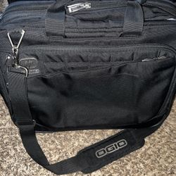 OGIO Element Messenger Laptop Bag - RETAILS $140