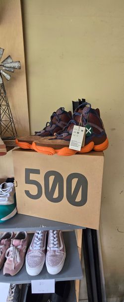 Sz 10.5 Yeezy brand new