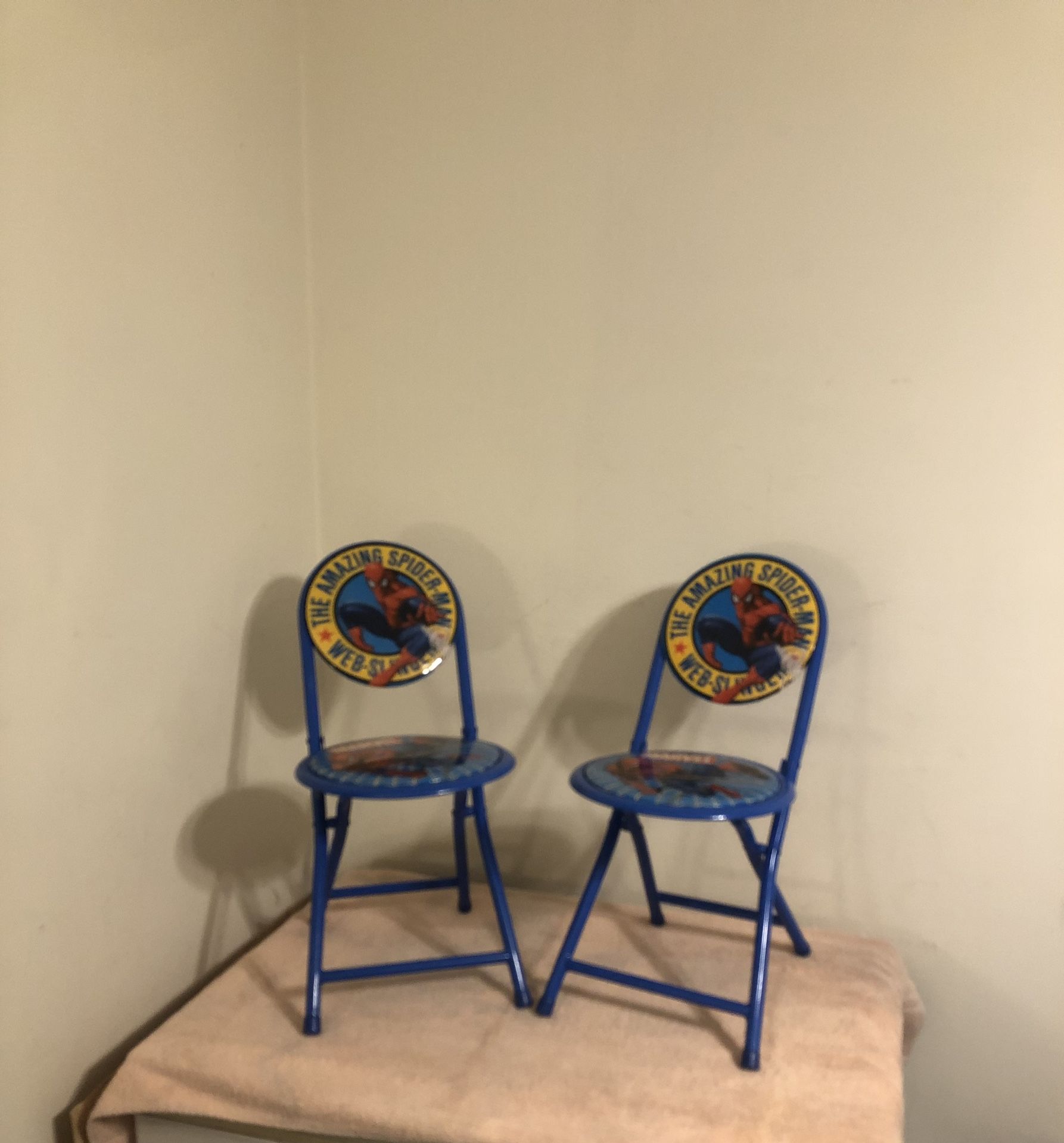 2007 Marvel Spider-Man Idea Nuova Kids Locking Folding Chairs