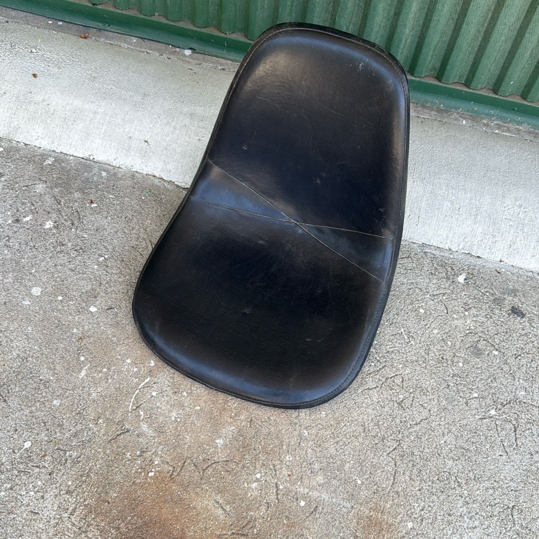 Herman Miller Eames Shell Chair for Sale in Glendale, CA - OfferUp
