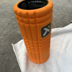 New never used Trigger Point The Grid Foam Roller - Orange 13"