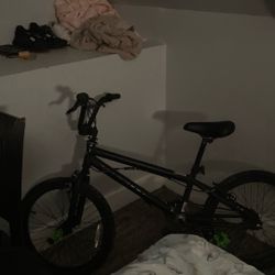 Bmx Bike (TRADE FOR AIRPODS OR BEATS SOLO4).