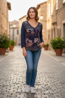 Desigual Women’s Top Jersey Long Sleeve V Neck Dahlia design w Metal Embellishments Size M.