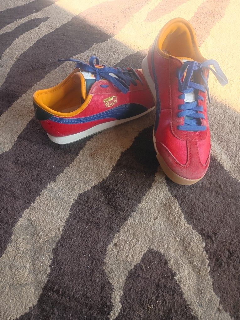Men's Used Pumas With Blue Laces Blue Stripe And Yellow Interior