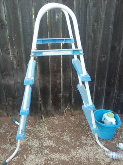 Pool ladder
