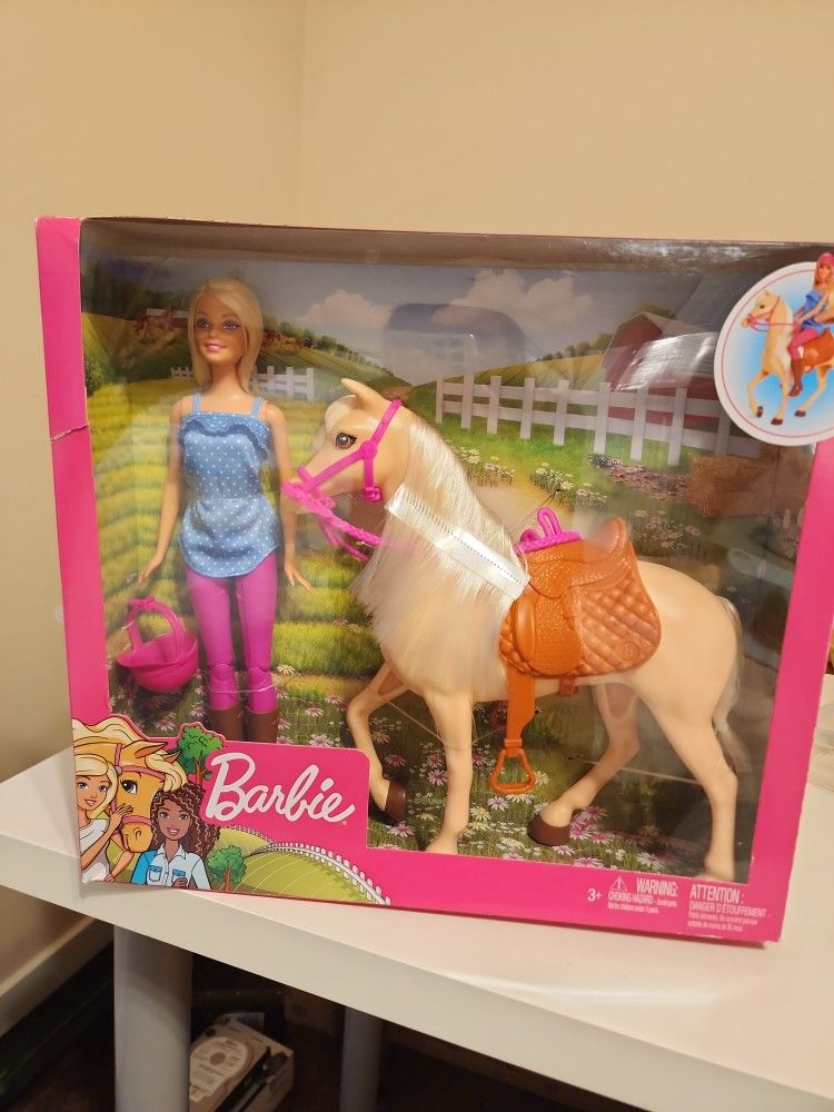 NEW Barbie and Horse Playset