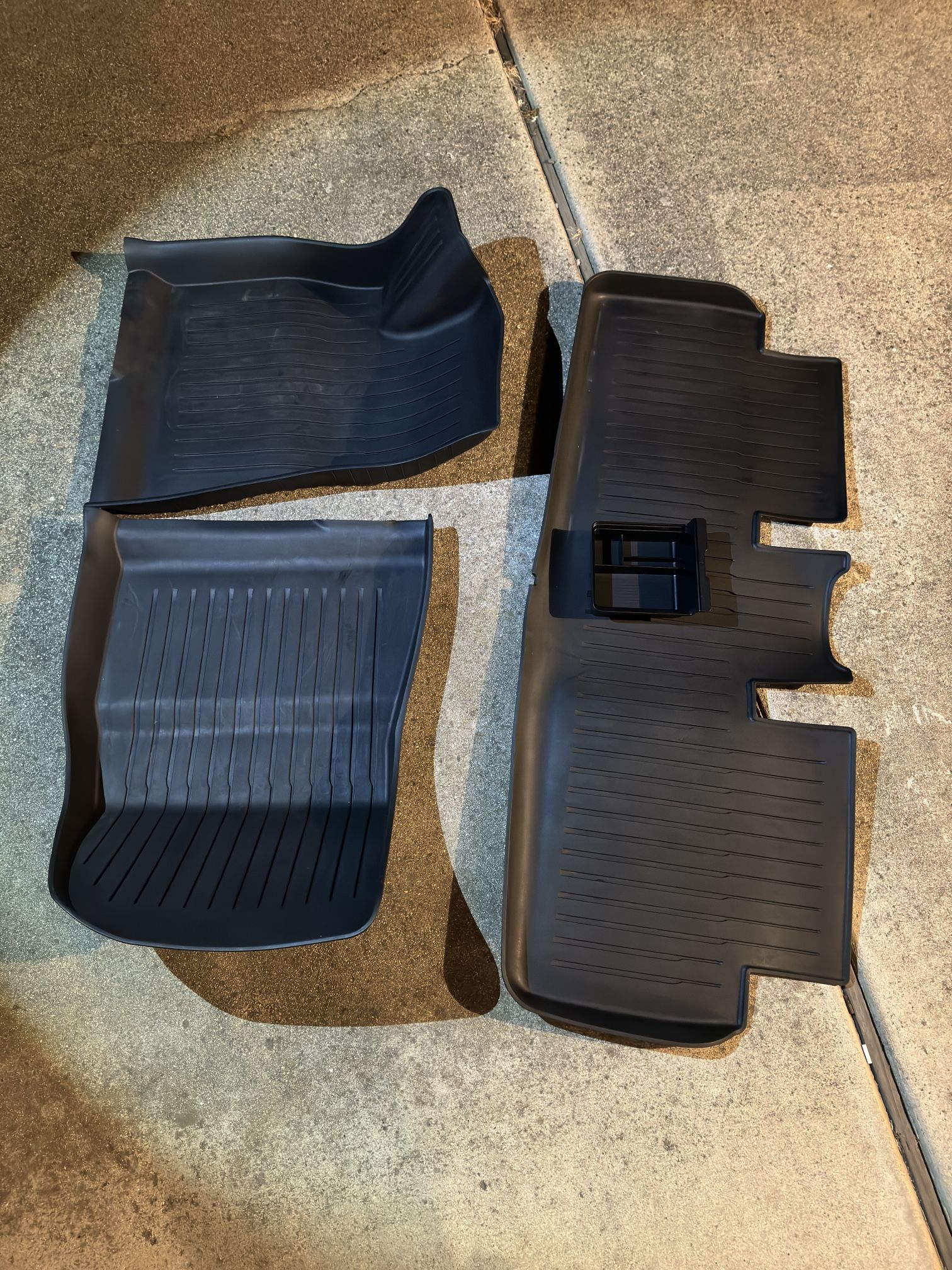 2022 OEM Tesla Model 3 Mats And Spigen Center Console Tray