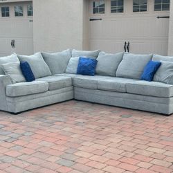 SECTIONAL COUCH - GREAT CONDITION - GREY - BROYHILL - DELIVERY AVAILABLE 🚚