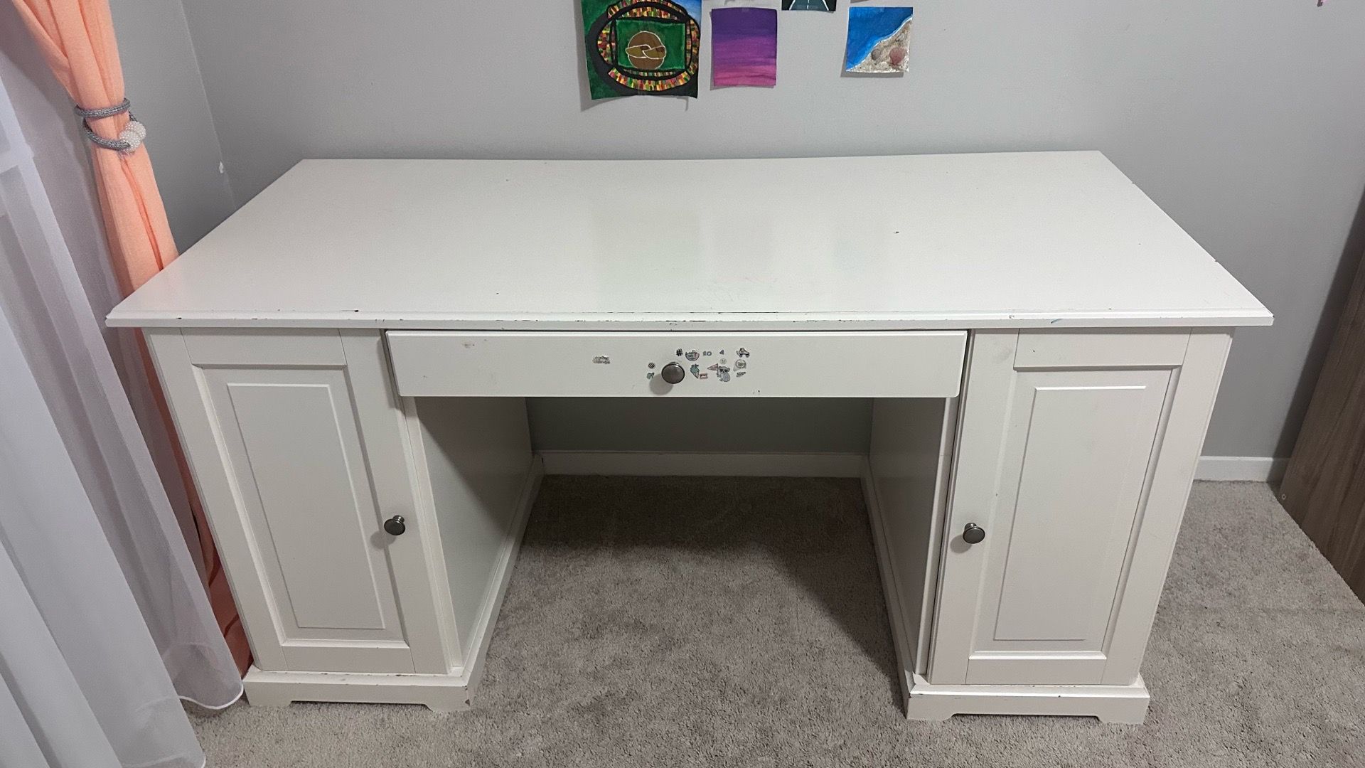 FREE – Kids Desk / Craft Desk