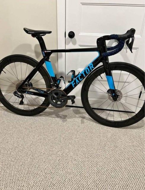 Factor One road bike - Full carbon with Ultegra Di2