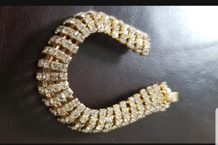 Absolutely Gorgeous Bridal Crystal Bracelet