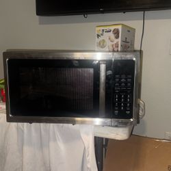Brand new Kitchen Microwave/airfryer