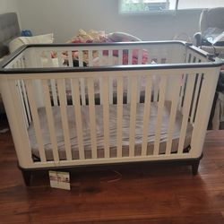 Child Craft Crib 4-in-1 Convertible Crib