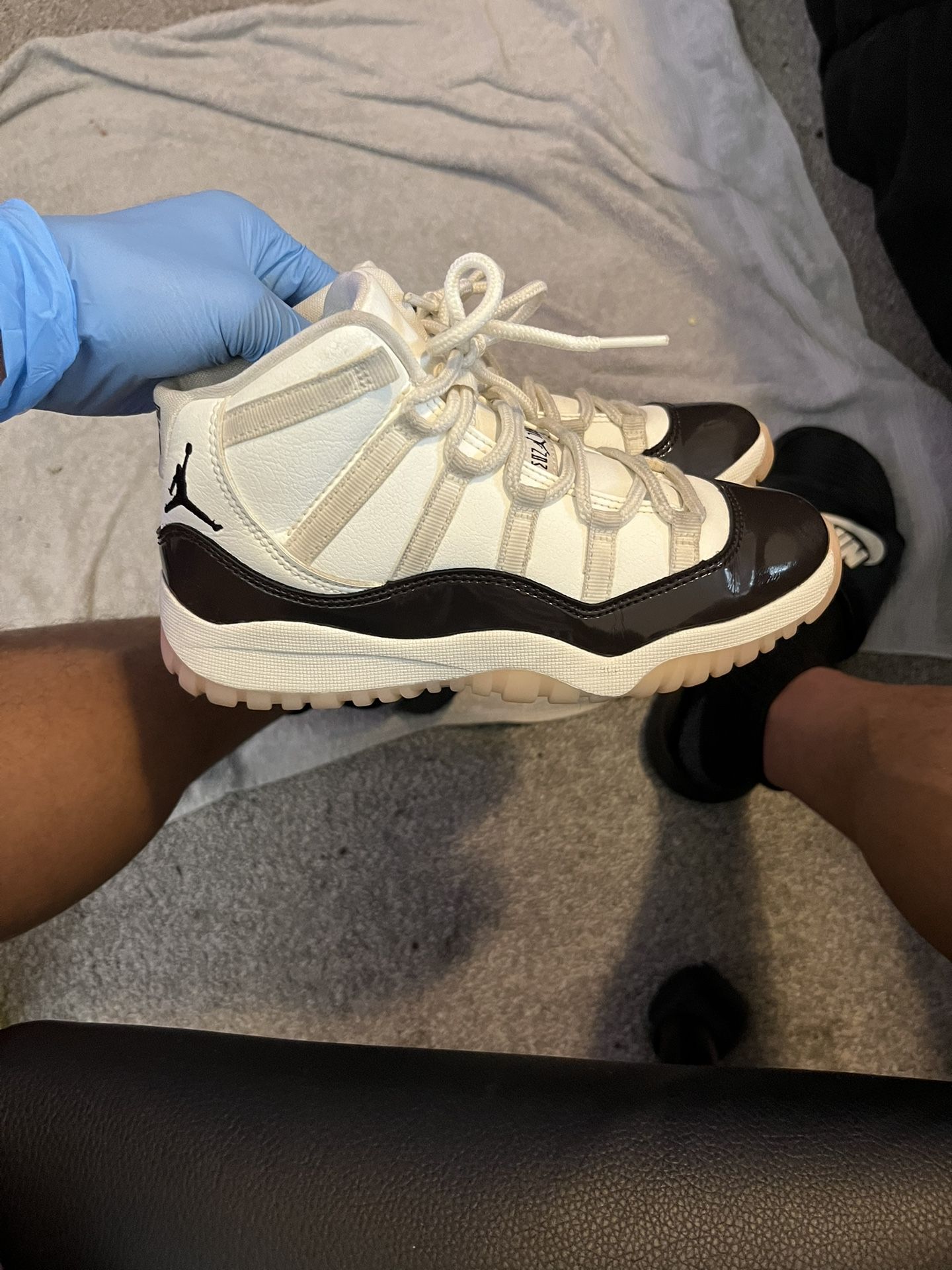 Size 2Y Boys Jordan 11 Retro Neapolitan 
