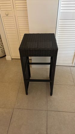 Set of 4 wicker benches