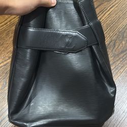LV epi Leather Sac