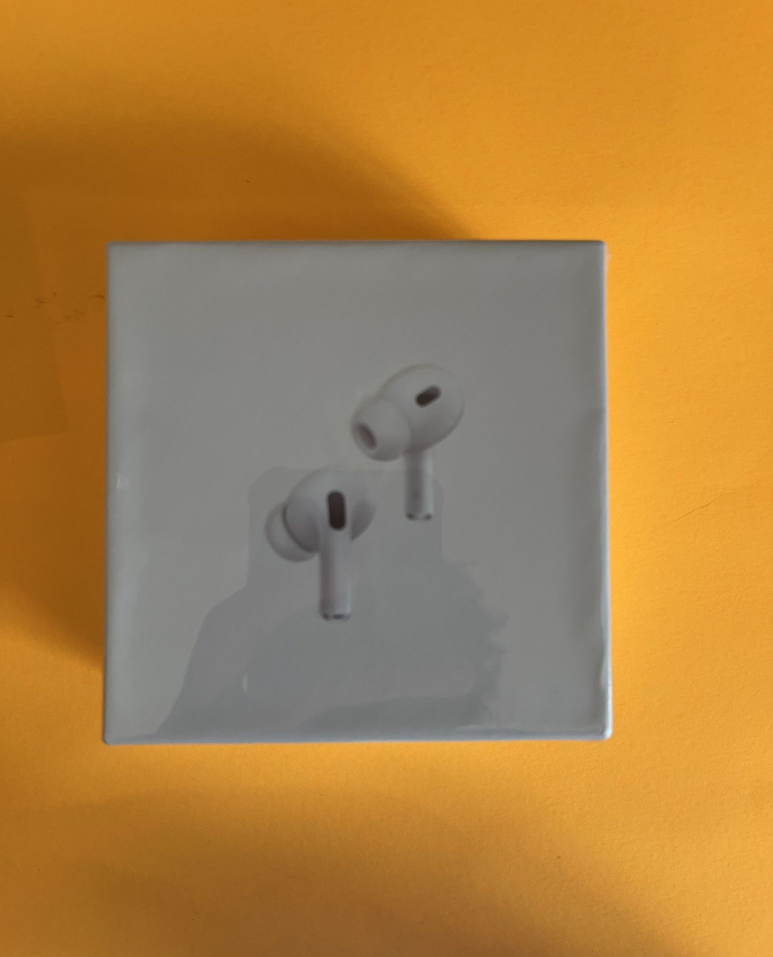 Apple AirPods Pro 2nd Generation MagSafe Wireless Charging Case Lightning, White