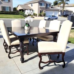 Gorgeous Dining Table and Chairs 
