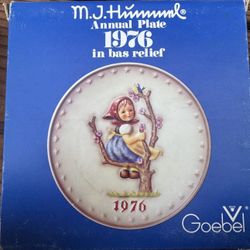 M.J. Hummel Annual Plate 1976 & 1977 in bas relief (in box) 