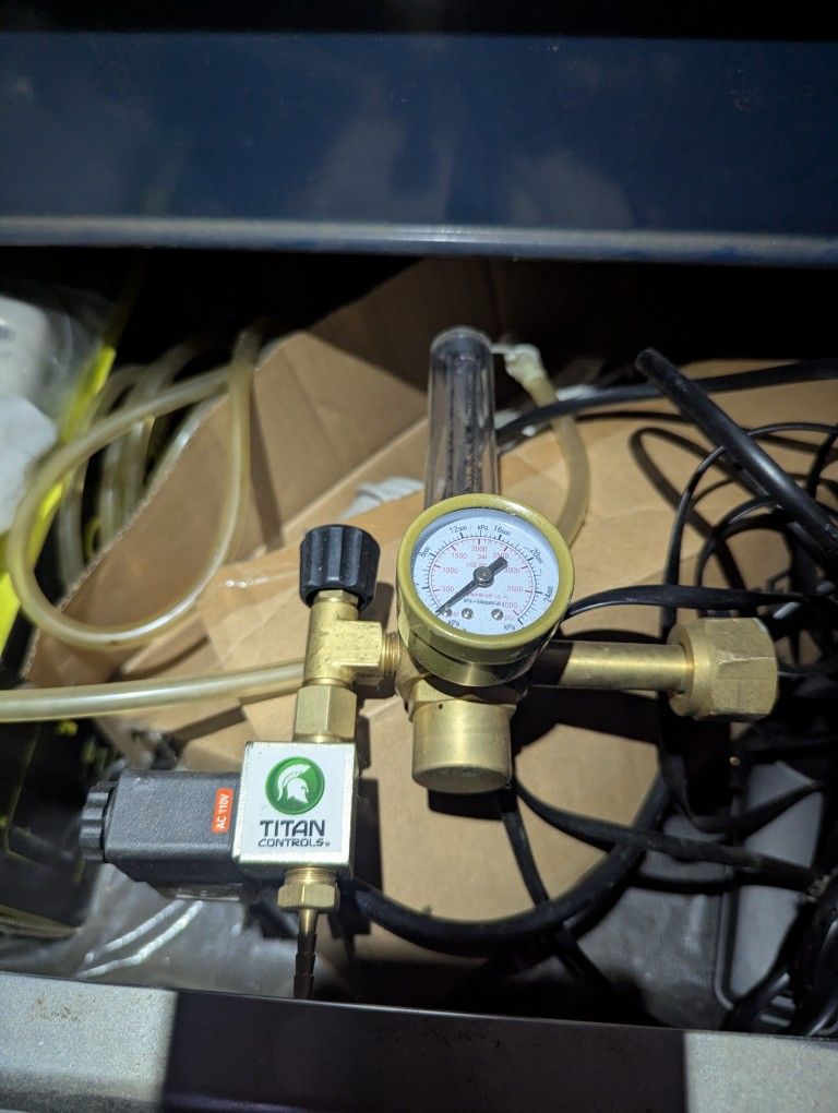 Titan CO2 Regulator