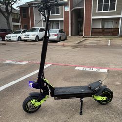 Folding Electric Scooters 🛴🔥 Brand New 48v 18 Ah 28Mph