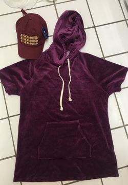 Maroon hat and maroon fleece top size small