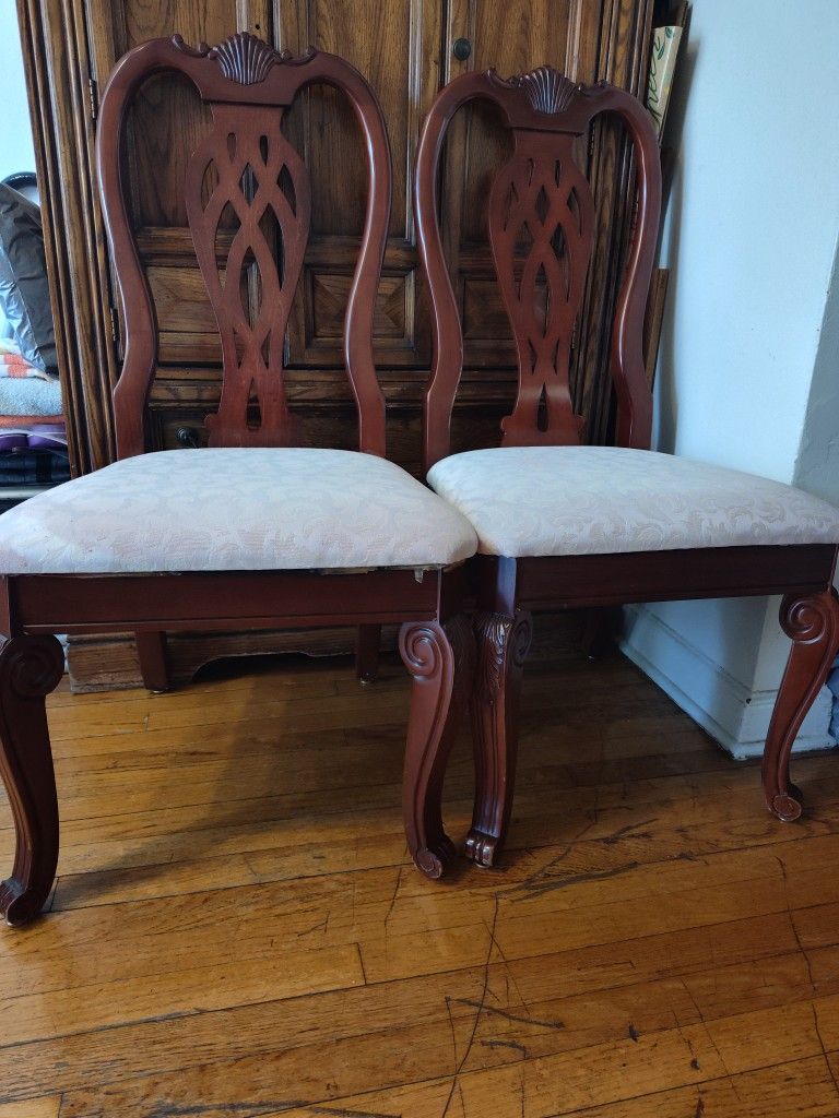 Dining Room Set (Table And 4 Chairs)