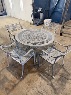 Cast Aluminum Patio Set: Powder coated