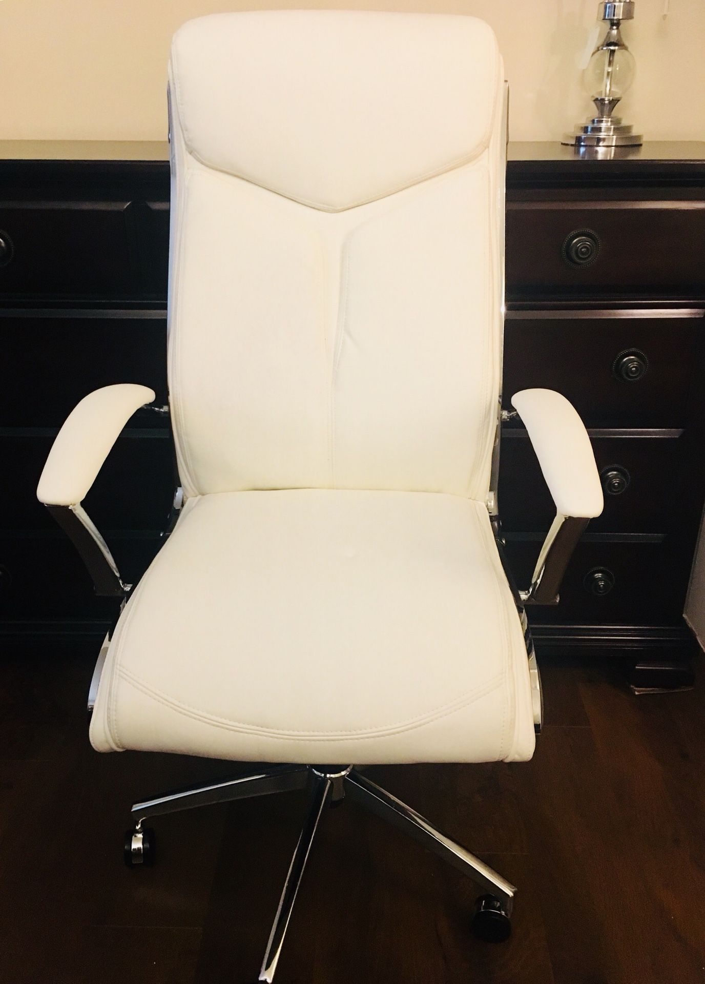 New & Assembled Realspace Modern Comfort Verismo Bonded Leather Executive High-Back Office Chair White