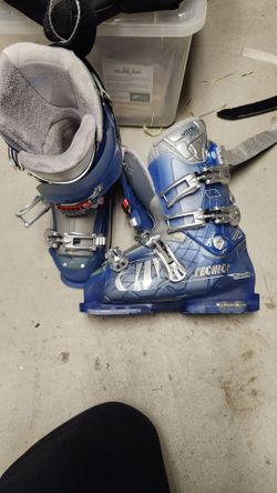 Women's size 8 ski boot