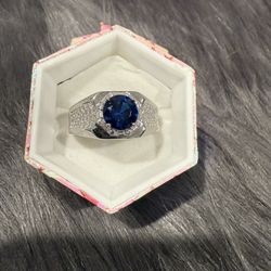 925 Silver Ring with Blue Gemstone. (Size 11)