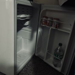Mini Fridge 