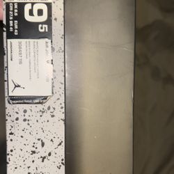 Jordan Retro 4 “Pale Citron” 