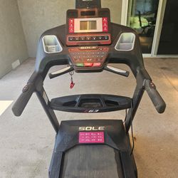 SOLE F63 Treadmill 
