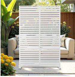 Metal privacy screen outdoor