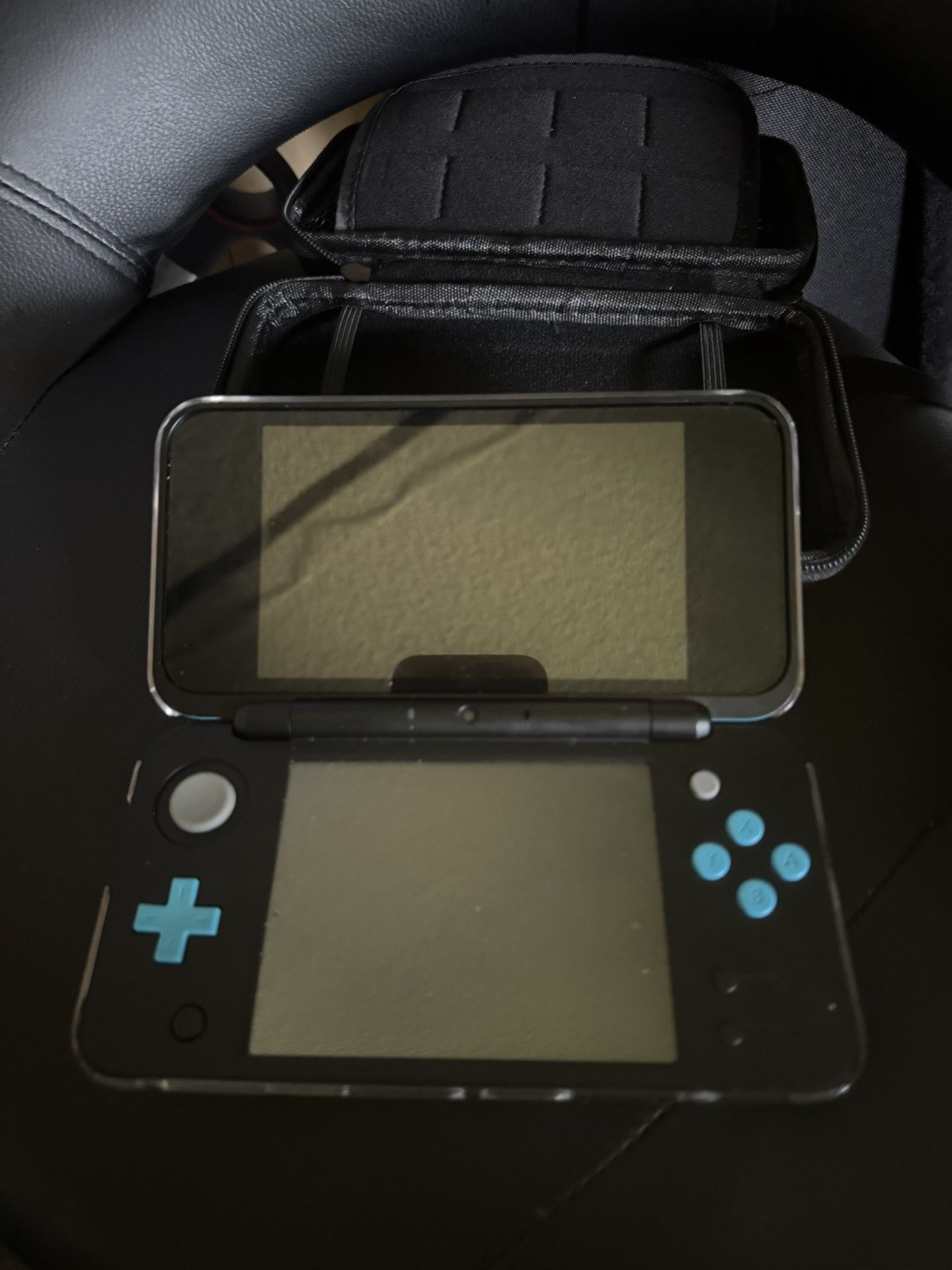 Nintendo 2DS XL Handheld Console - Black/Turquoise