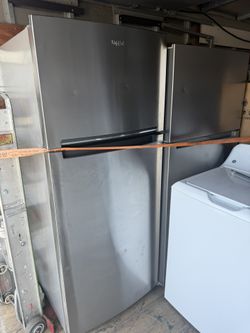 🕊️Whirlpool Refrigerator Like New 🕊️