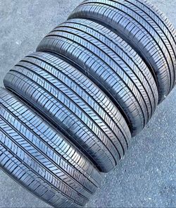 215)55/17 Kumho đđ Vendo un set de llantas con 80% de vida las 4 đđ