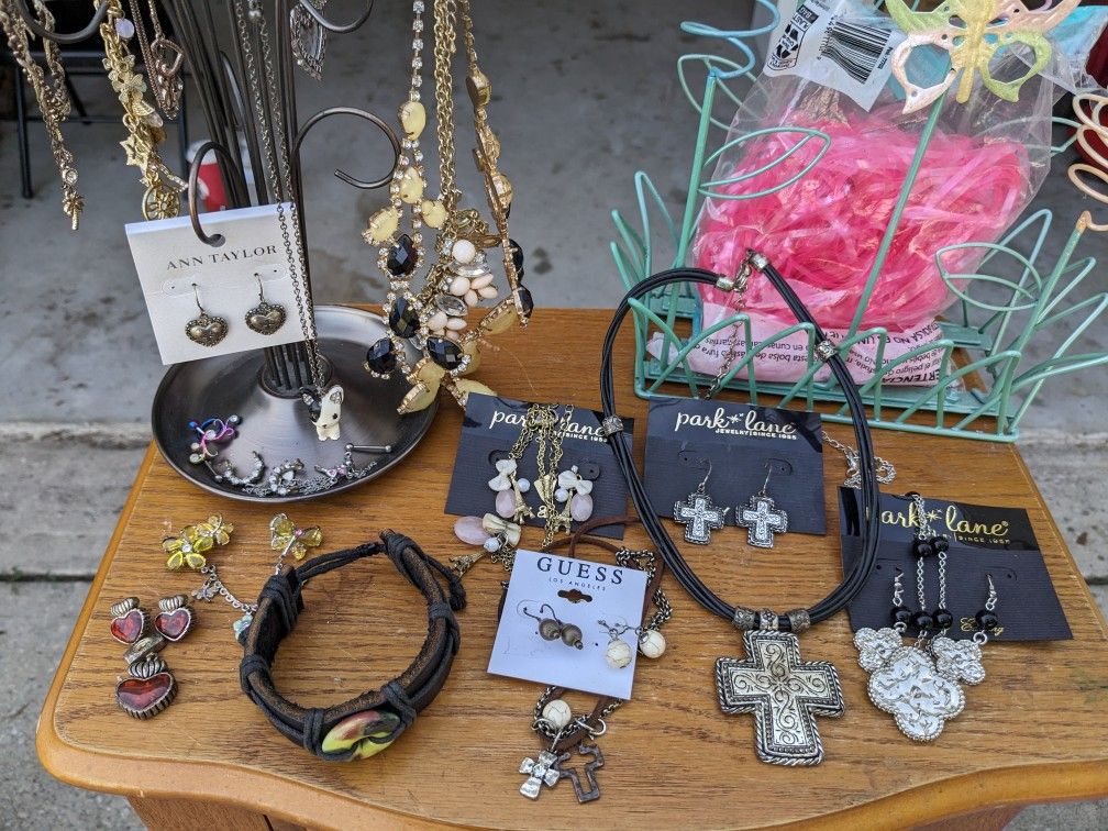 Jewelry Stand And Jewelry