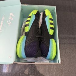 Adidas Trae Young 2 Basketball Shoes – Size 10 – Like New
