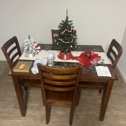 Kitchen/Dining Table